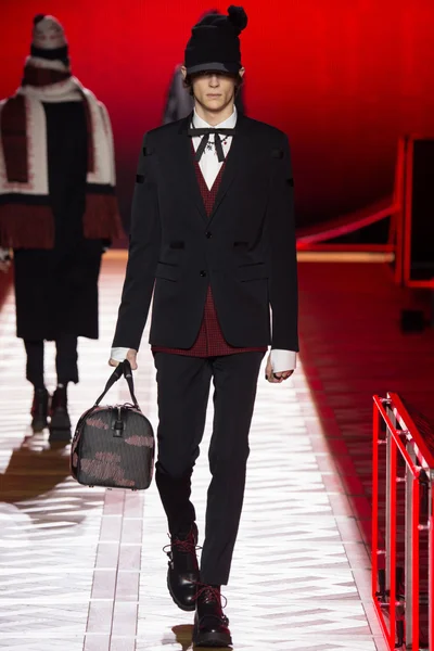 Look 12